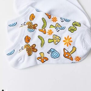 New🌟Urban Outfitters-Mushrooms/Bud no show Socks